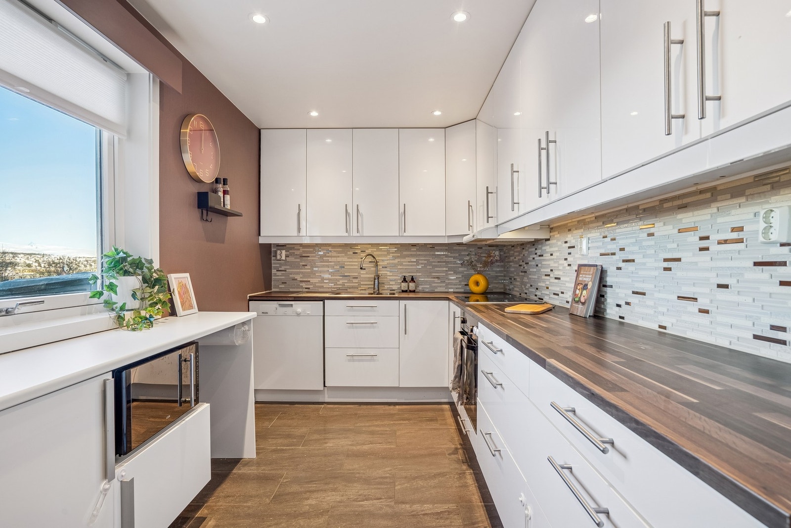 Velkommen til Storbakkvegen 107, her presentert av EiendomsMegler 1 Rødbanken v/Wenche Galleribilde