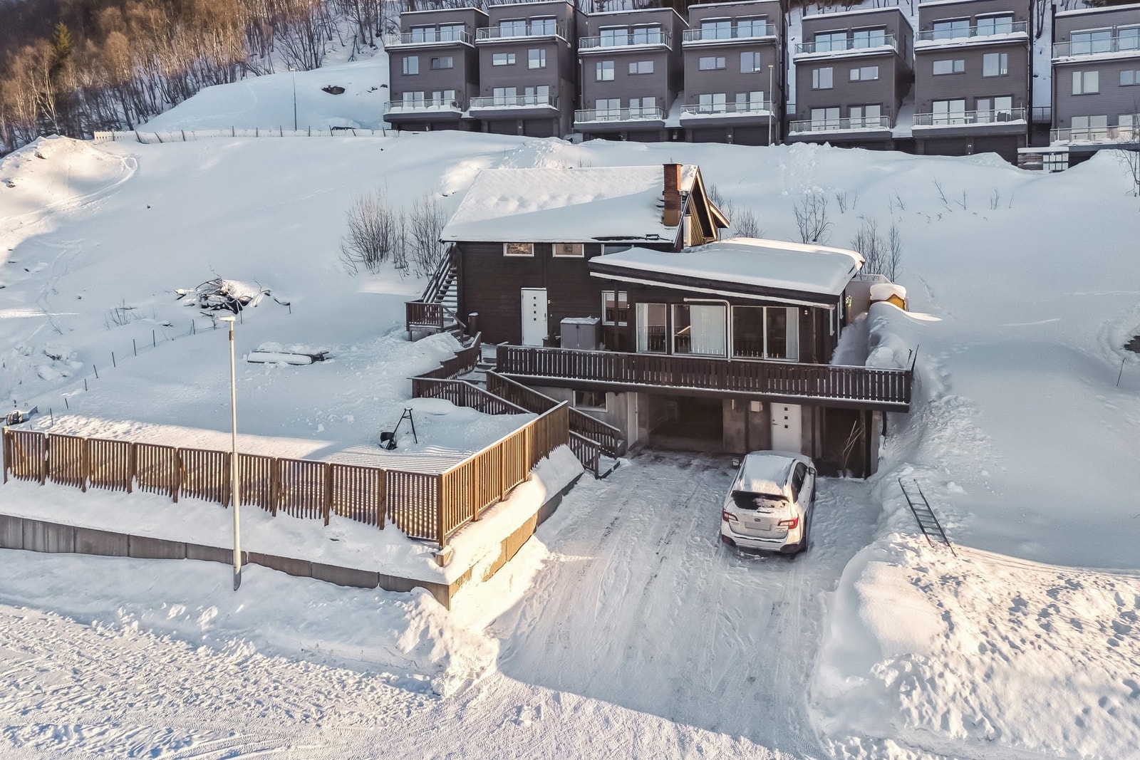 Ute finner du flere fine soner for både lek, avslapning og sosiale sammenkomster. Galleribilde