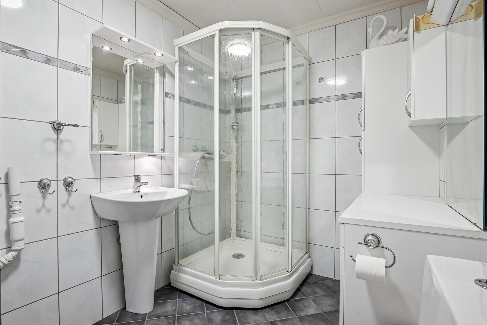 Lyst og romslig bad Galleribilde