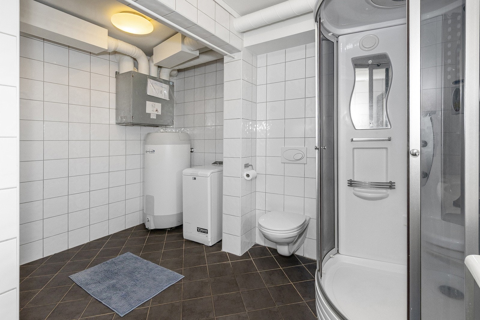 Det er opplegg for vaskemaskin på bad/vaskerom. Galleribilde