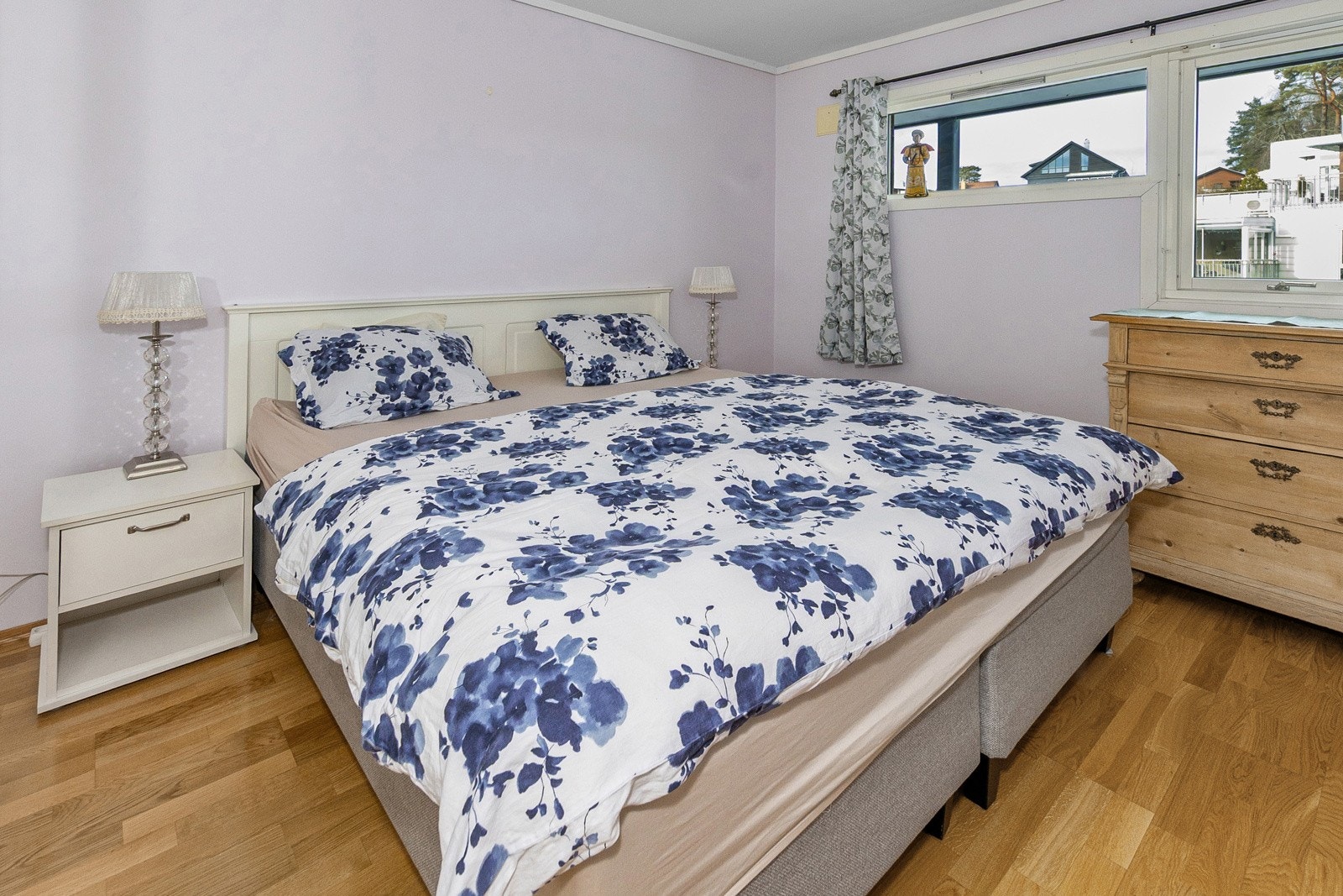 Hovedsoverom. Det er 3 soverom i leiligheten. Galleribilde