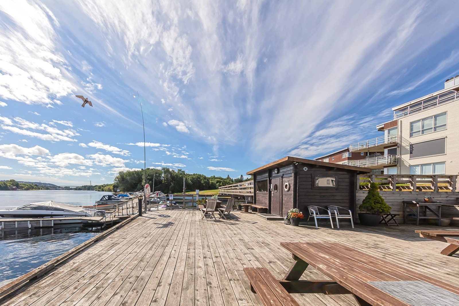 Flott anlegg med bl.a. sittegrupper og badstue. Galleribilde