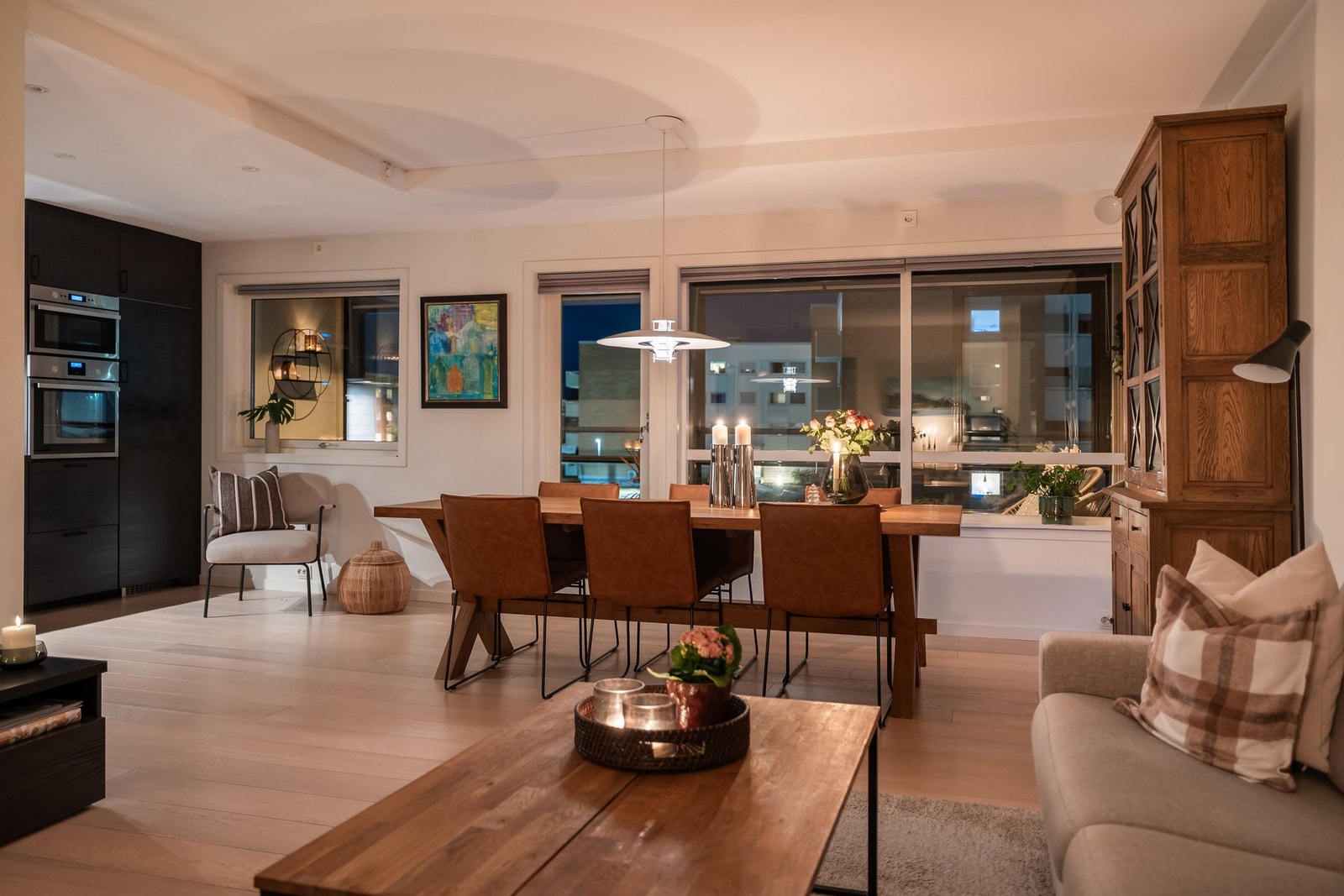 Leiligheten har høy trivselsfaktor i tillegg til en fornuftig og funksjonell planløsning. Her vil du mest sannsynlig trives meget godt. Galleribilde