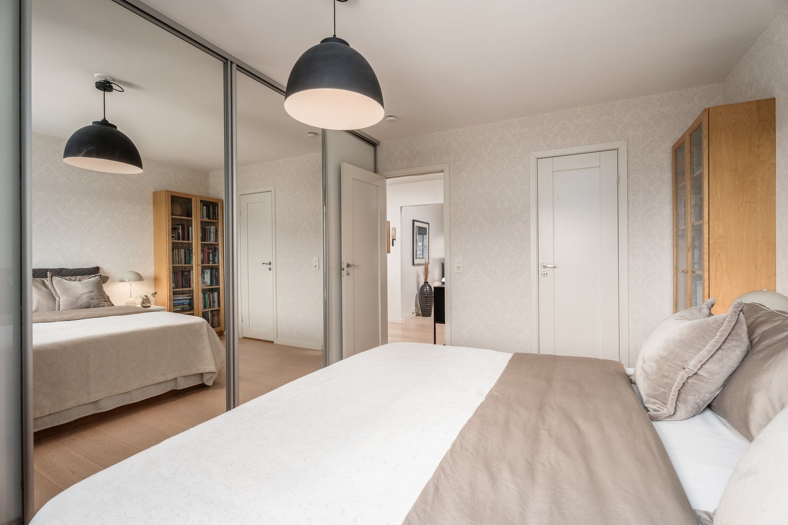 Legg merke til døren som gir deg tilgang til en praktisk bod. Galleribilde