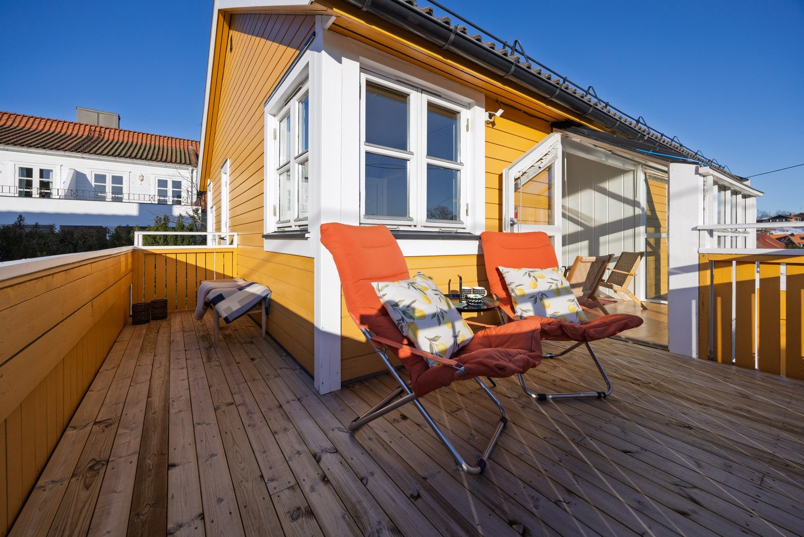 Fra andre etasje har direkte utgang til en romslig balkong på 11 m² Galleribilde