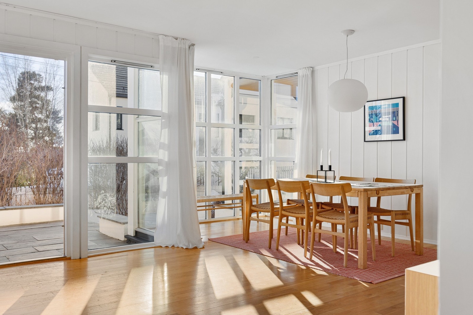 Stor og meget innholdsrik enebolig fra 1988. Galleribilde