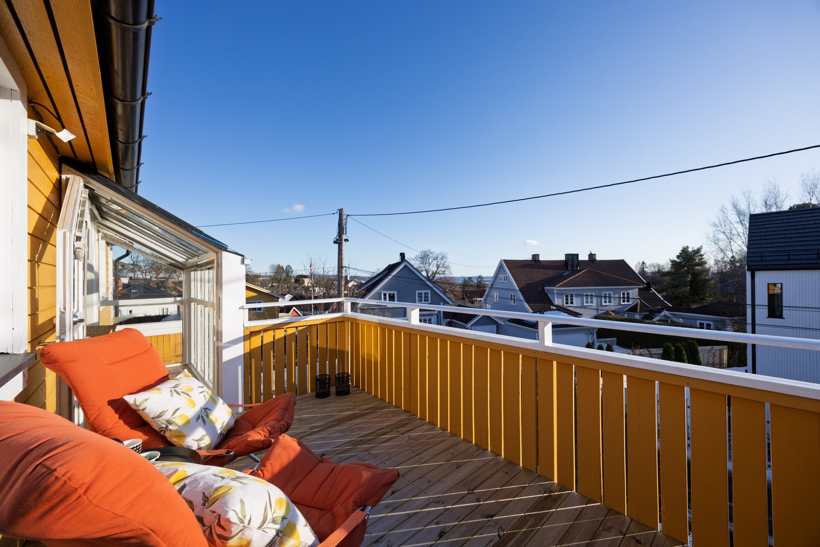 I andre etasje får du direkte tilgang til solrik balkong. Galleribilde