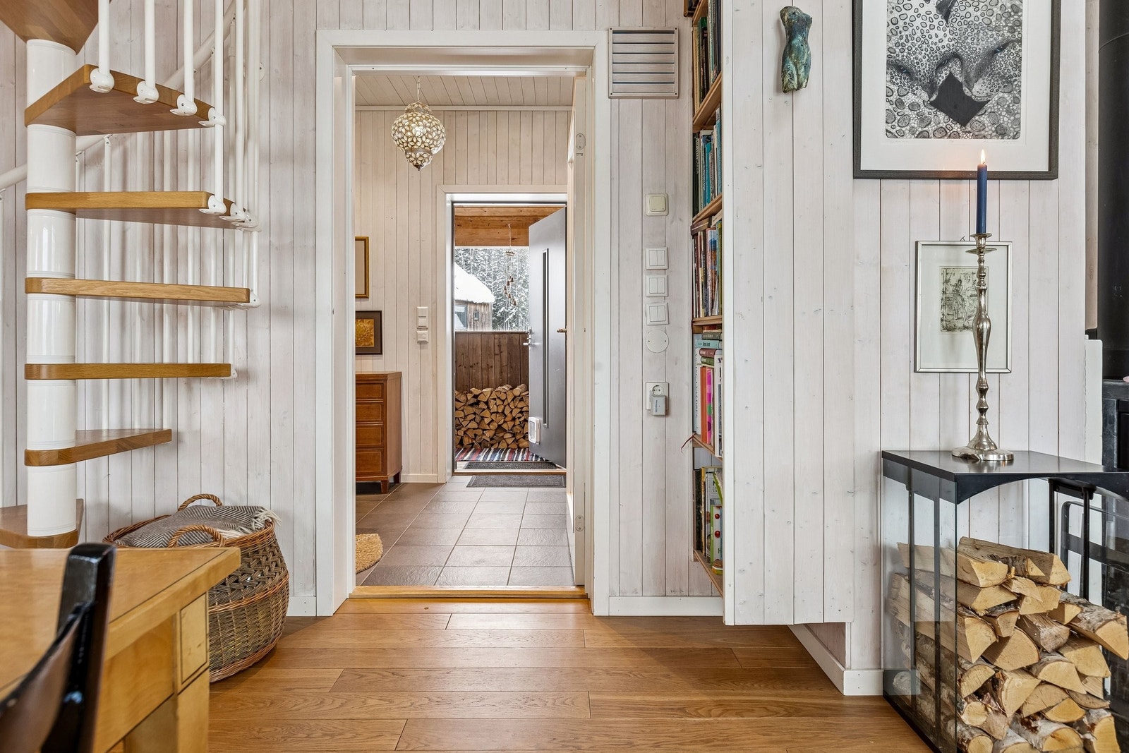 Da har vi vært gjennom hele leiligheten, og det er på tide å ta farvel ... for denne gang. Jeg håper du vil komme og se leiligheten i virkeligheten:-) Galleribilde