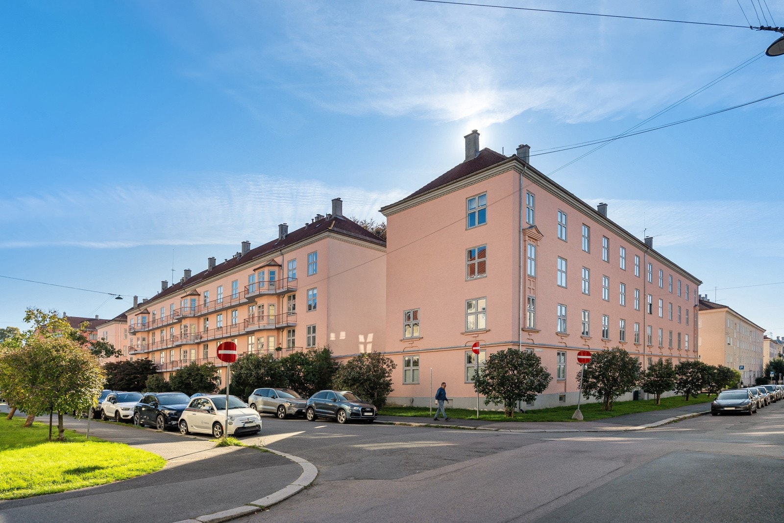 Leiligheten ligger i et meget sentralt og attraktiv boligområdet på Majorstuen. Galleribilde