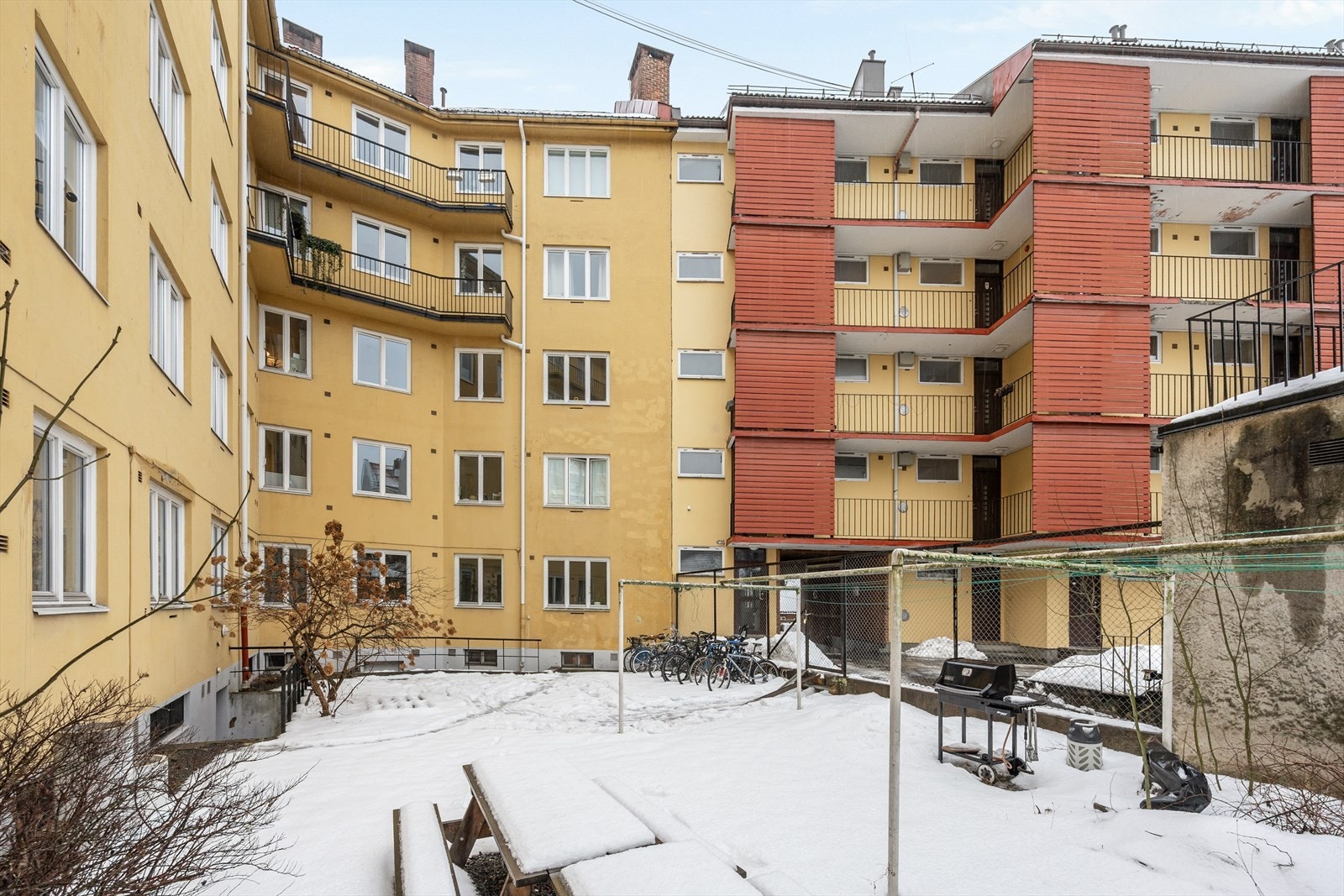 Borettslaget består av 42 andelsboliger og har en velholdt bygningsmasse. Galleribilde