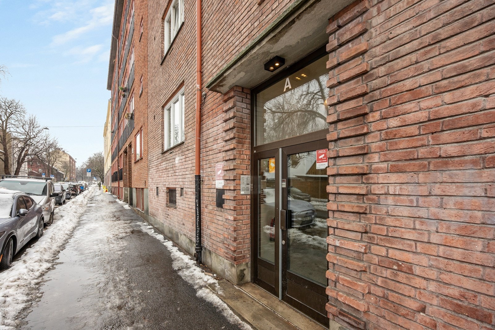 Med bussholdeplass kun tre minutter unna er kommunikasjonsmulighetene svært gode. Galleribilde