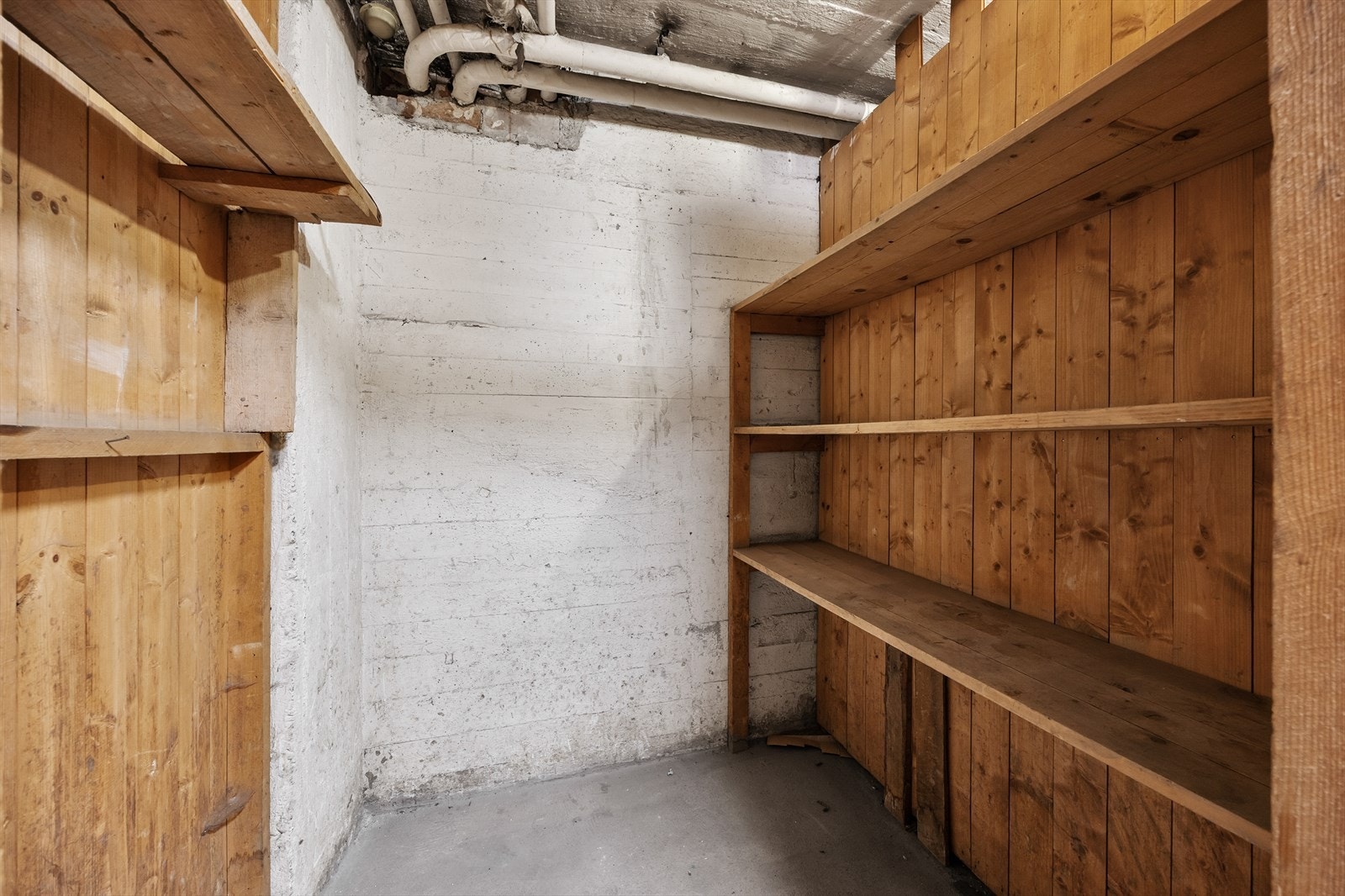 Leiligheten disponerer en kjellerbod på 2 m² for ekstra lagringsplass. Galleribilde