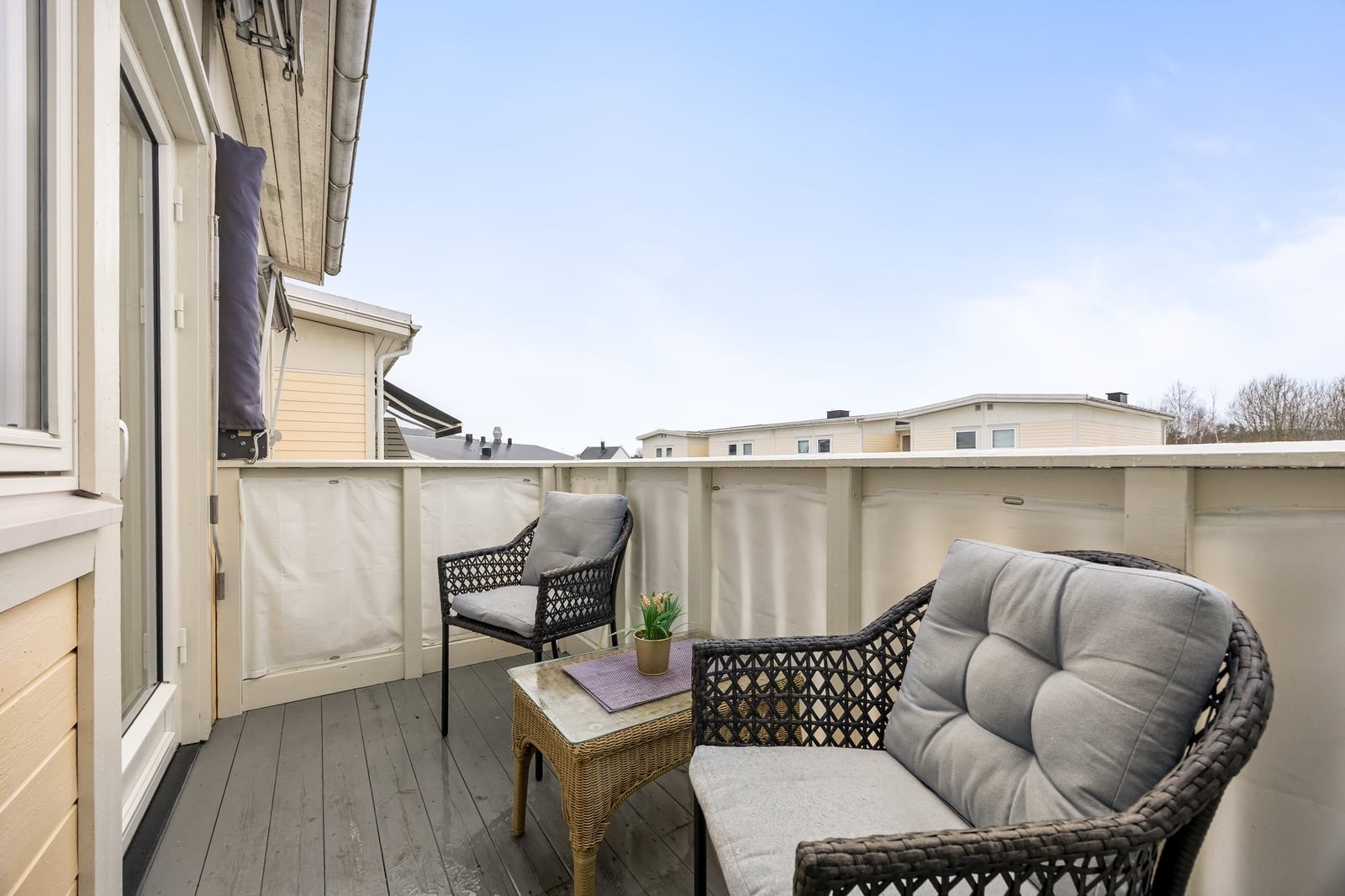 En velholdt og arealeffektiv 3-roms andelsleilighet i 2. etasje - med vestvendt, solrik balkong. Galleribilde