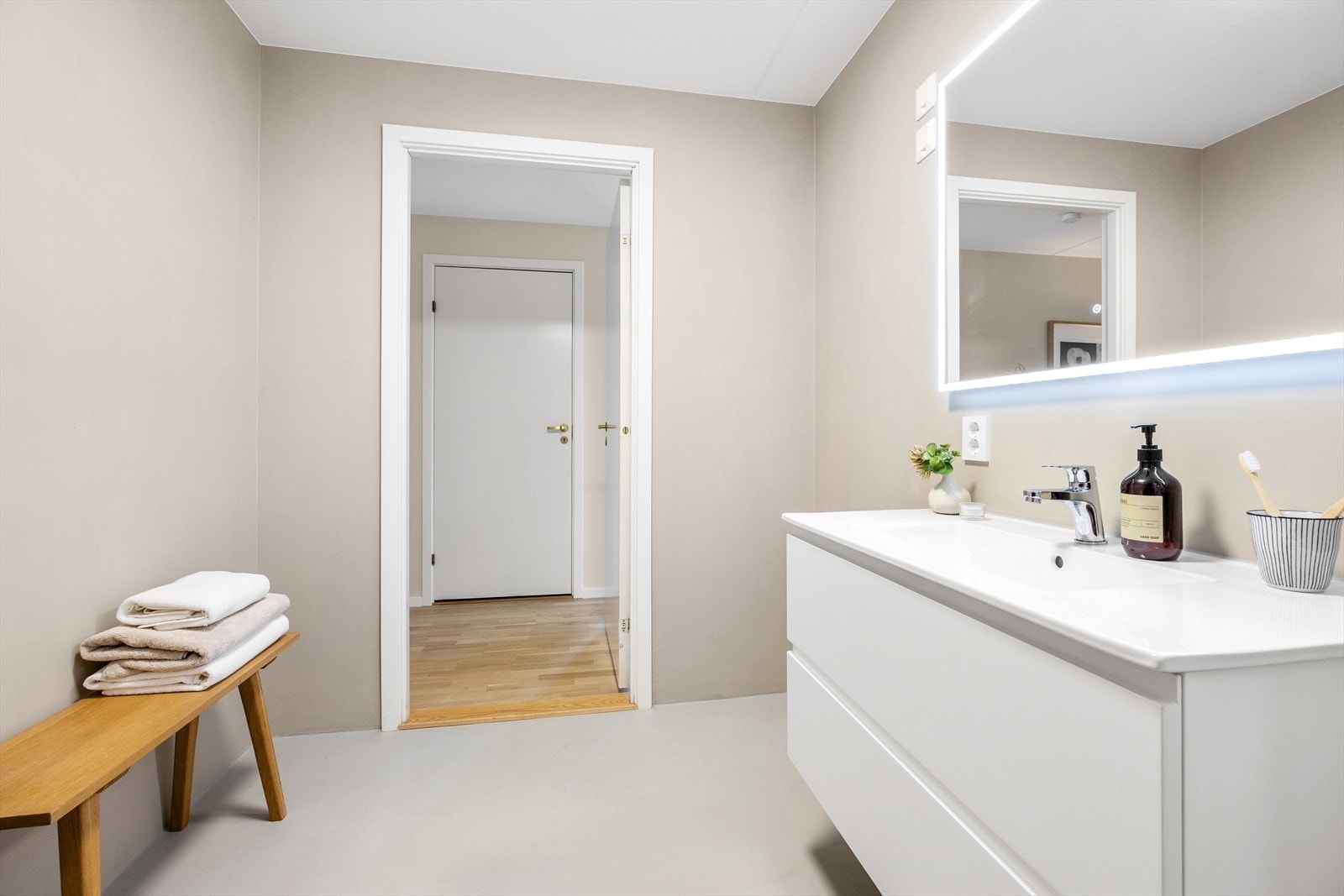 Bad oppusset i 2026 med mikrosement. Tg 2 Galleribilde