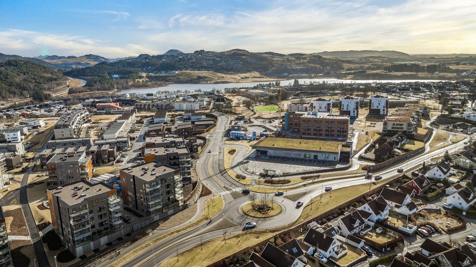 Umiddelbar nærhet til Kiwi, turområder rundt Stokkelandsvannet og kollektivtransport like utenfor døren Galleribilde