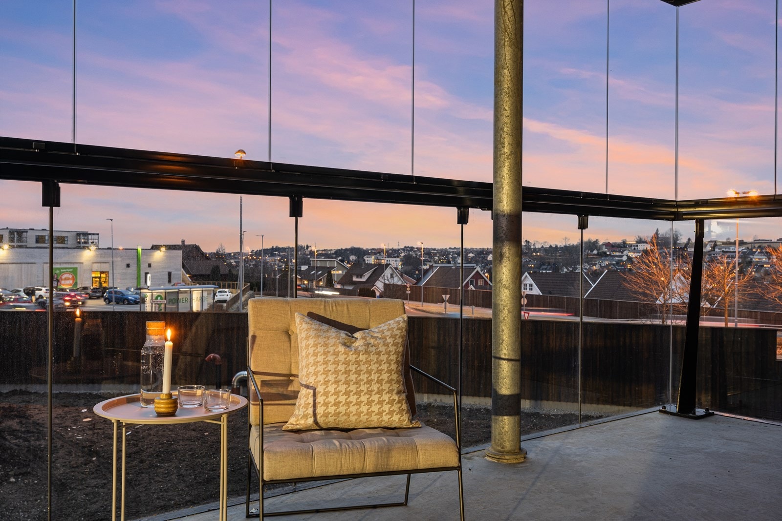 Her kan du nyte sene kvelder med flotte solnedganger! Galleribilde