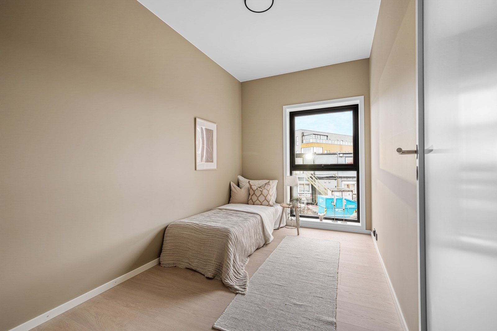 Det andre soverommet er noe mindre, men passer ypperlig som barnerom, gjesterom, kontor eller lignende. Galleribilde