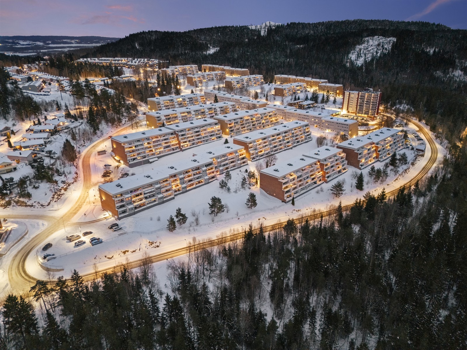 Området er rolig og oppleves som svært trygt, med lite trafikk. Galleribilde