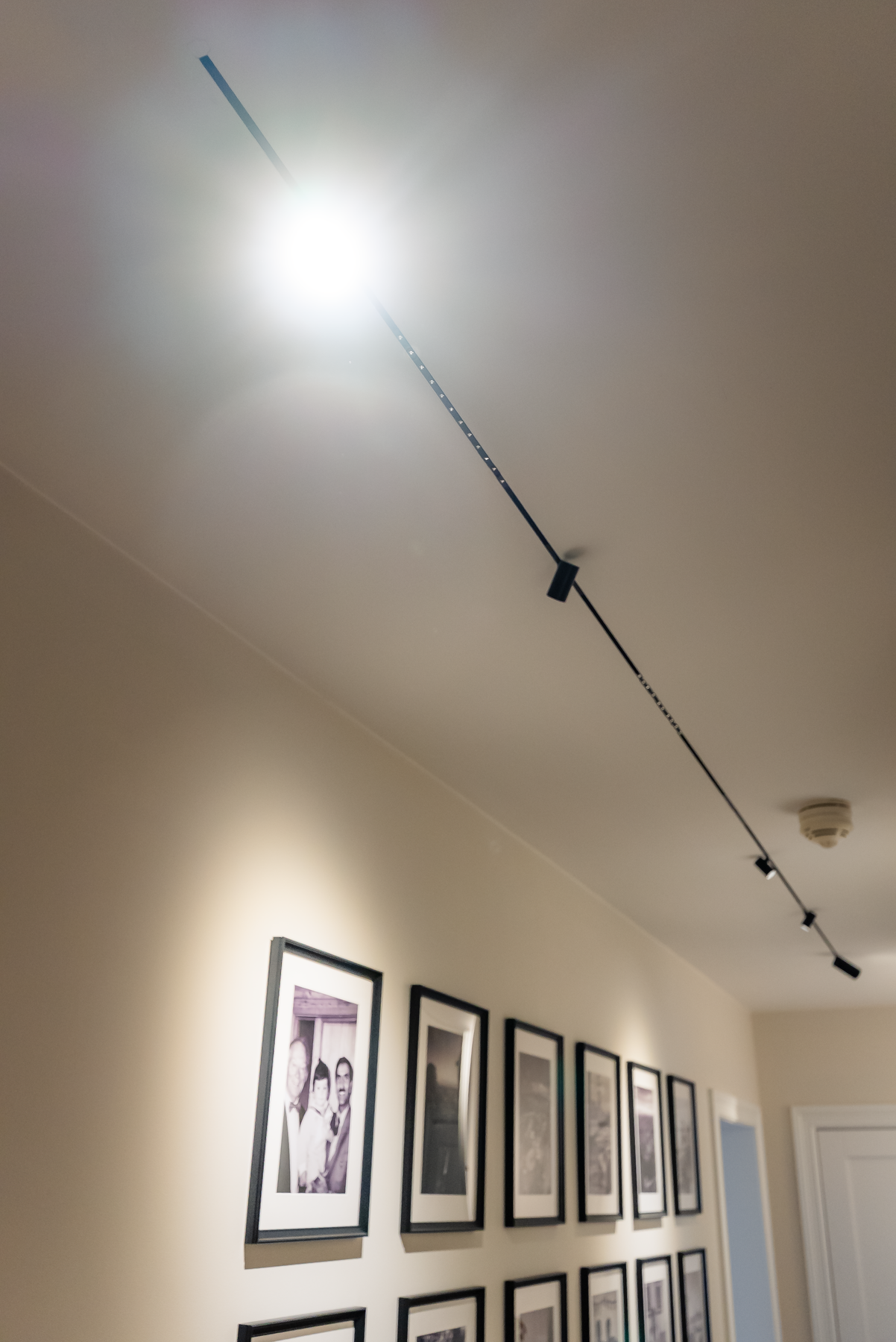 4 meter markedets tynneste innsparklede lysskinnesystem på kun 7mm. Galleribilde