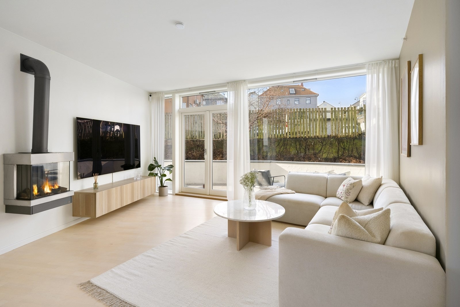 Leiligheten fremstår med velholdt standard, romslig og med en praktisk planløsning. Galleribilde