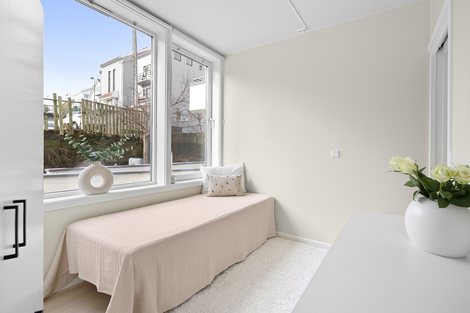 Soverom 2 kan enkelt tilpasses behov, enten som barnerom, gjesterom, hjemmekontor eller hobbyrom, alt etter hva man selv ønsker. Galleribilde