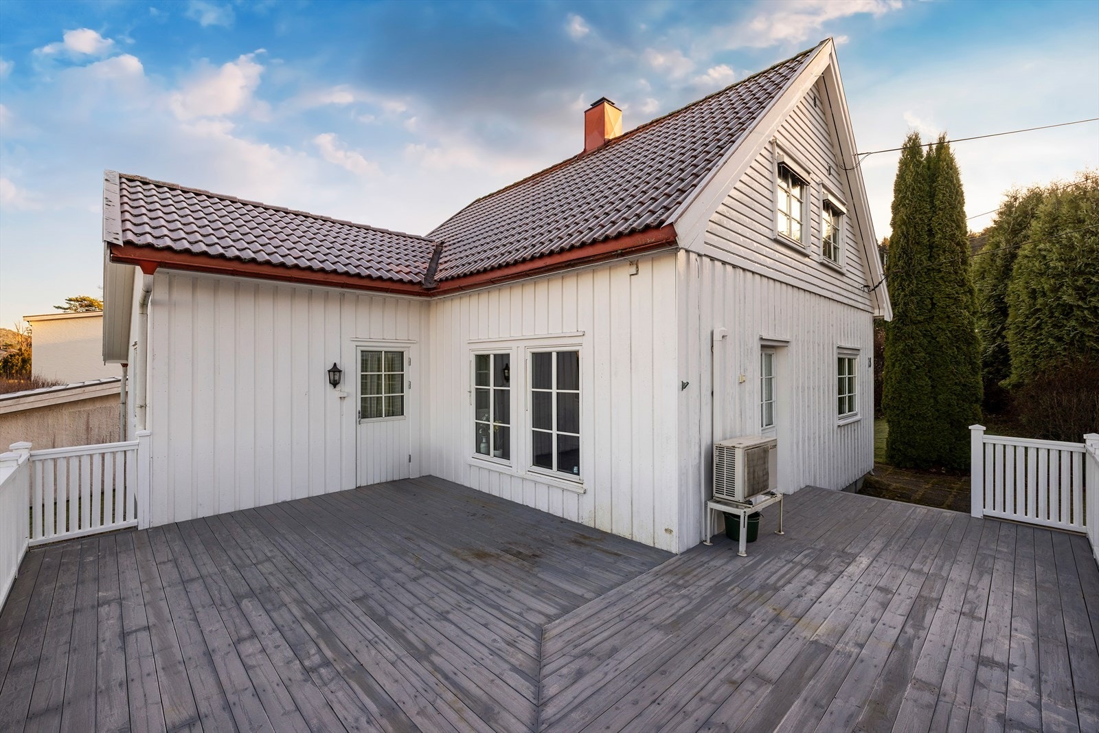 Solrik veranda på 42 kvm som vender mot både nord og vest Galleribilde