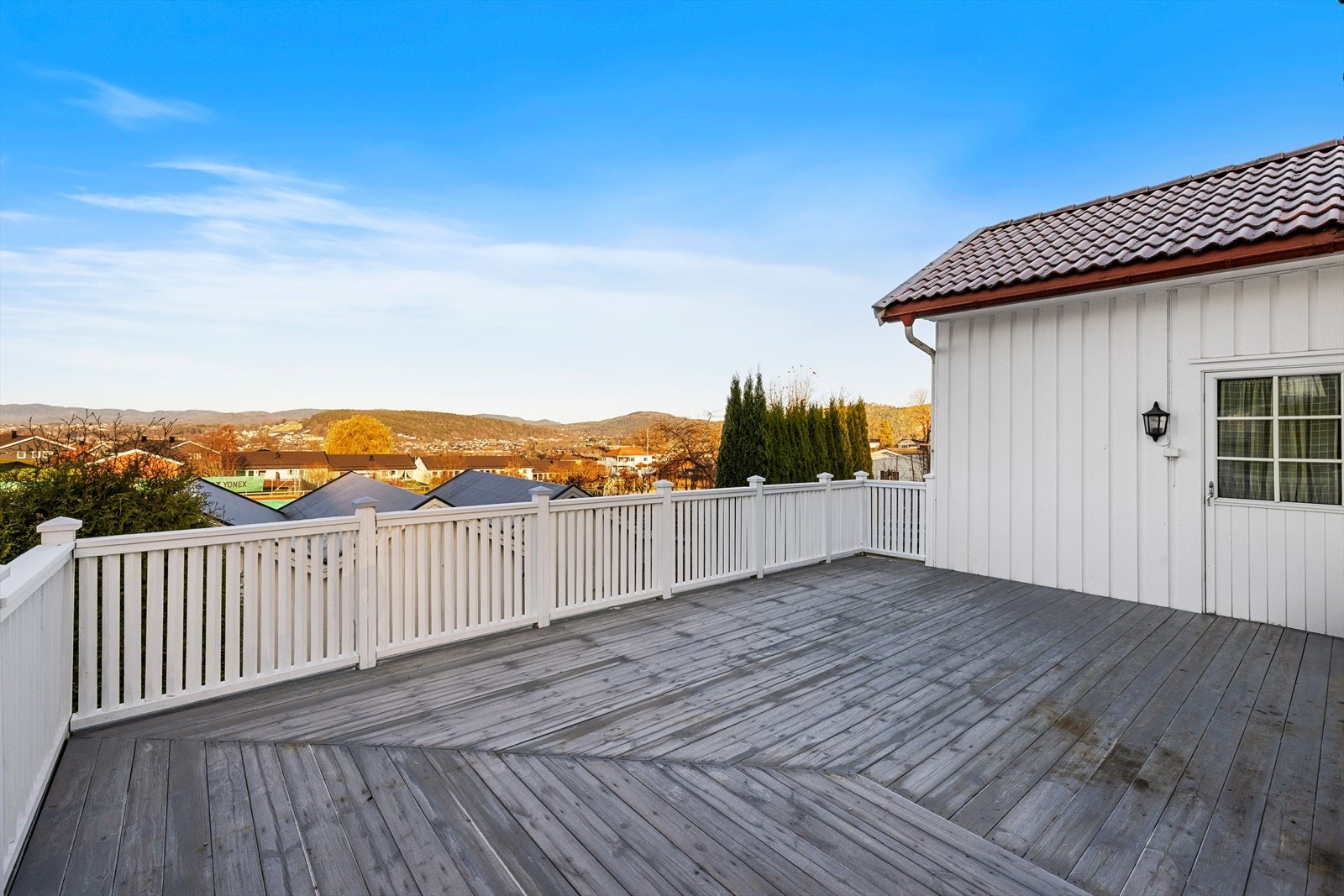 Her kan man nyte solen og fin utsikt mot Porsgrunn Galleribilde