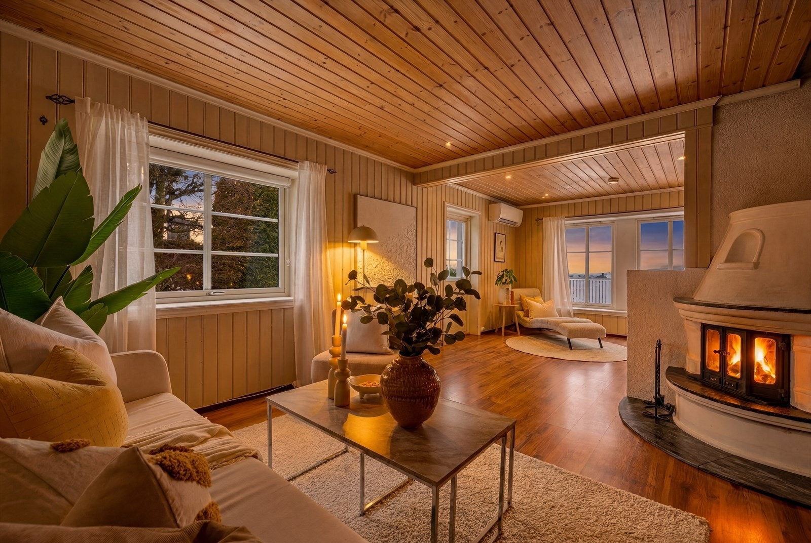 Hyggelig kveldsstemning i stuen Galleribilde