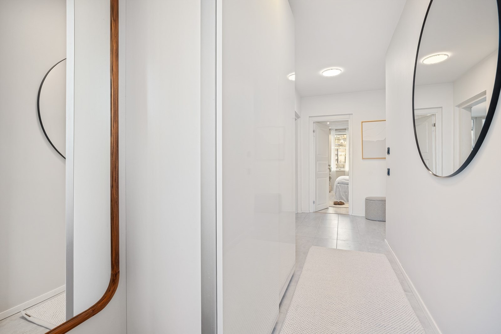 Det er varmekabler i gulvet, noe som gir en lun og behagelig velkomst. Galleribilde