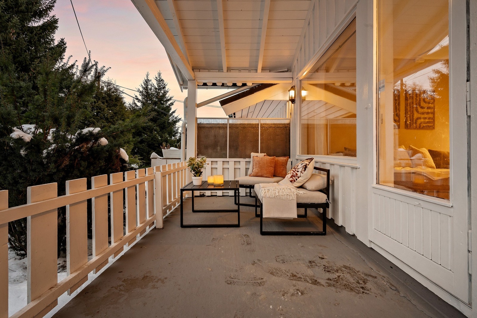 Boligens terrasse måler ca. 26 kvm og har adkomst fra stue Galleribilde