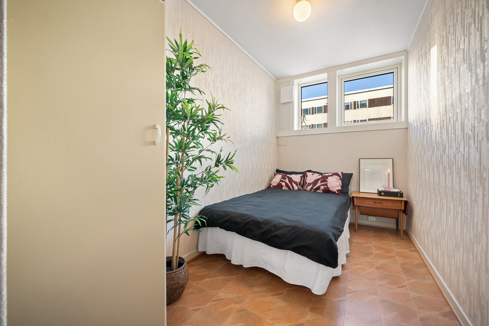 Soverom 2 har også plass til dobbeltseng Galleribilde