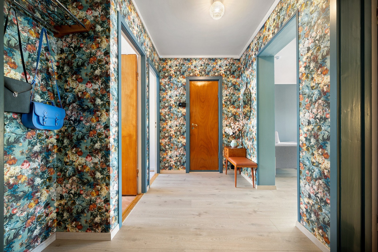 Entré er pusset opp samtidig som stue Galleribilde