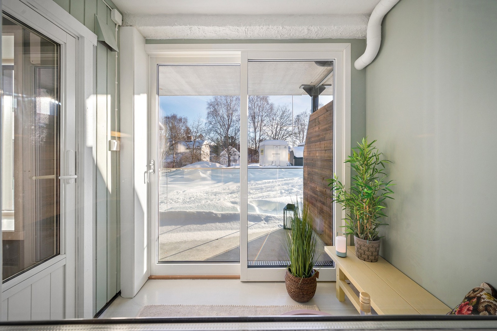 Med innglasset "vinterhage" og utendørs terrasse, har du fleksible oppholdsarealer året rundt Galleribilde