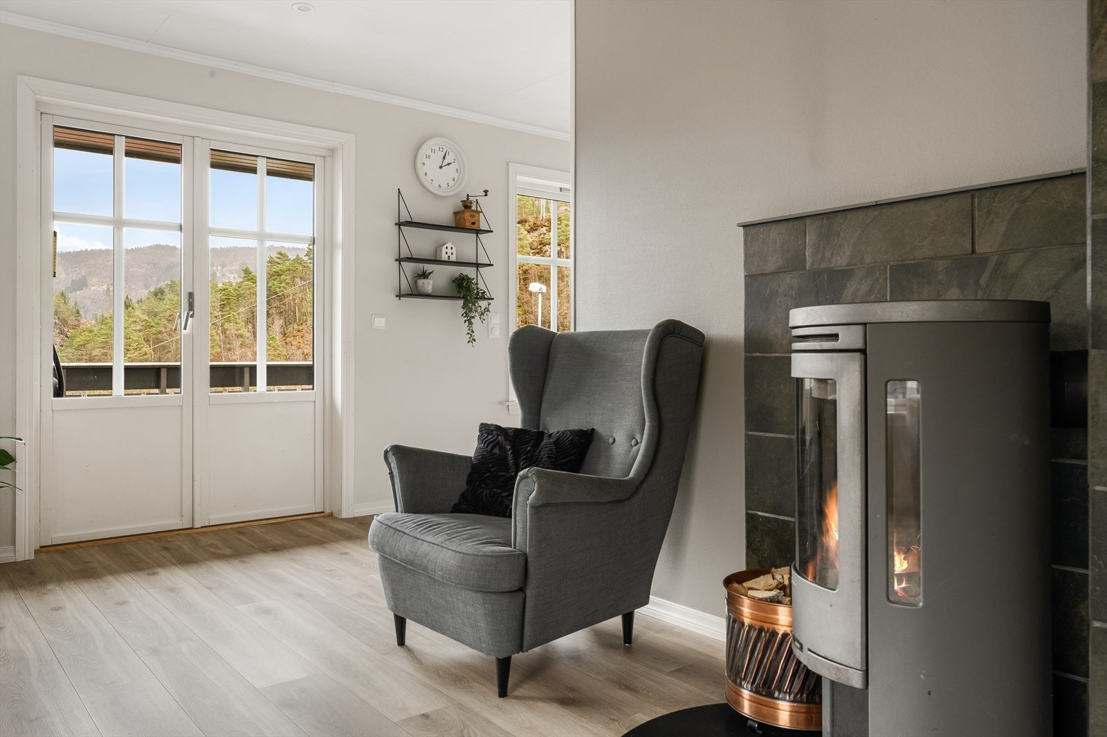 Vedovn i stuen varmer godt på kaldere dager. Galleribilde