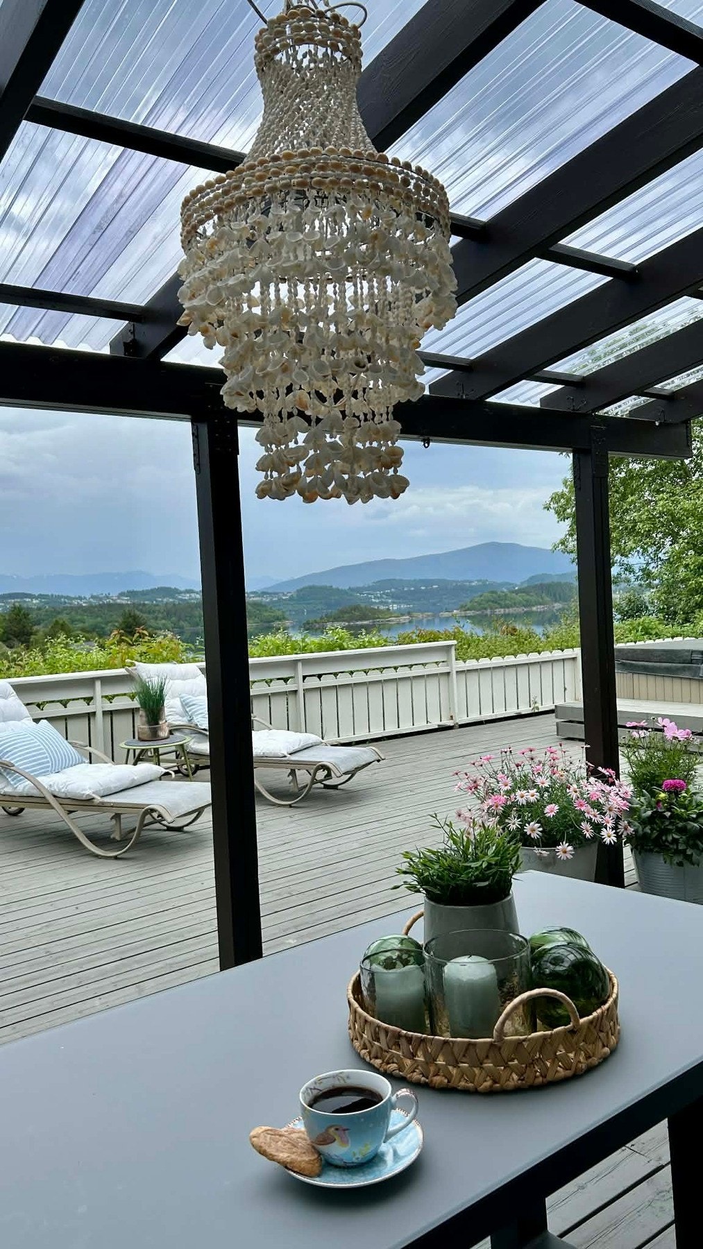 Bilde fra eier - Fra overbygget terrasse Galleribilde