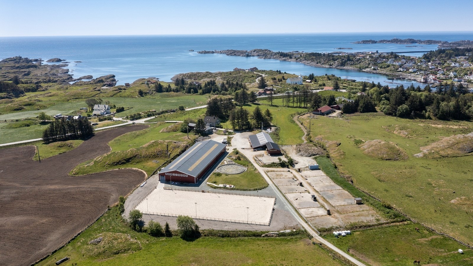Her har du en sjelden mulighet til å skaffe deg en fantastisk hesteeiendom med en flott beliggenhet i Skudeneshavn Galleribilde