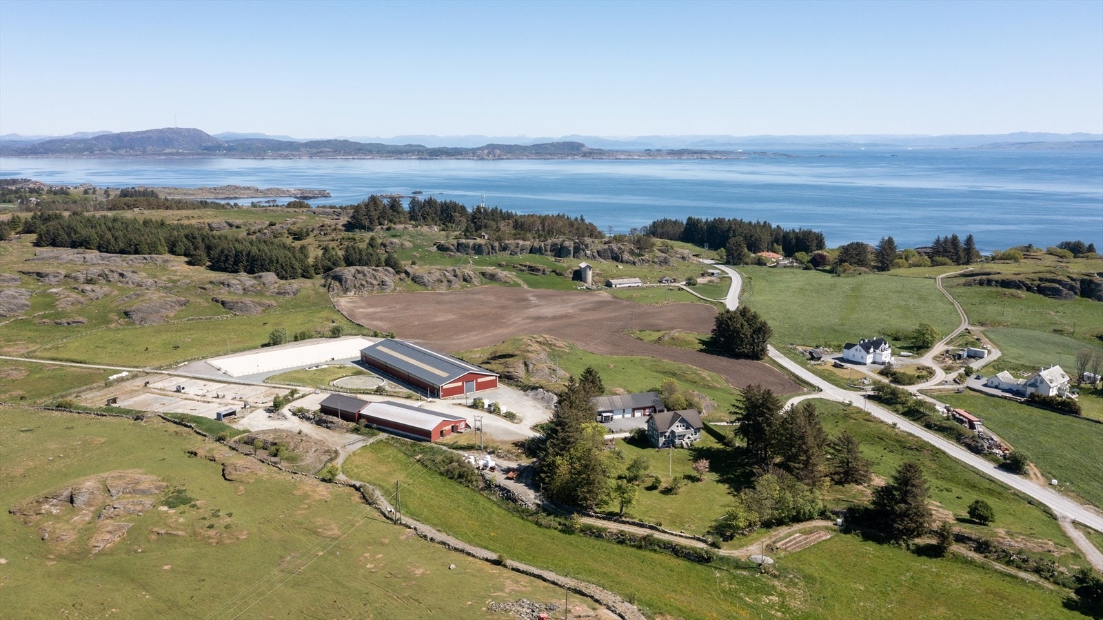Velkommen til Stall Falnes (Austre Karmøyveg 861 og 863) - presentert av Olav Lauvås i Meglerhuset Rele Galleribilde
