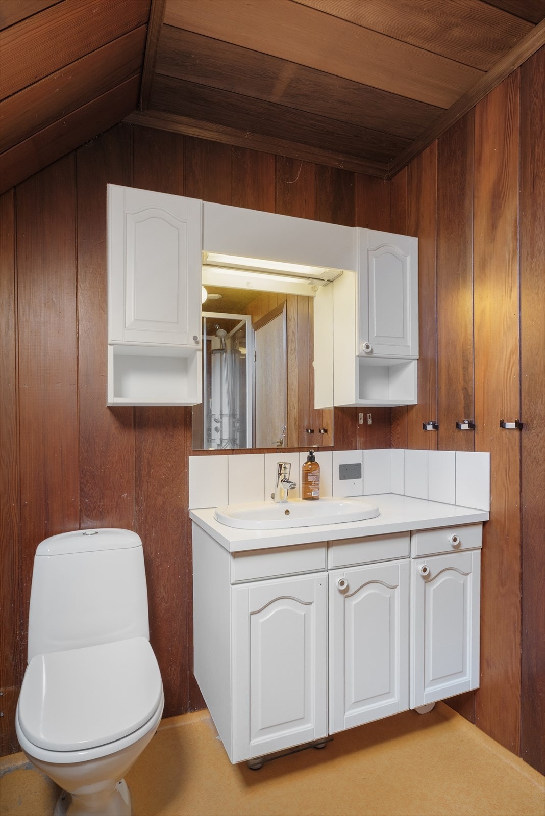 Eldre bad med opplegg til vaskemaskin Galleribilde