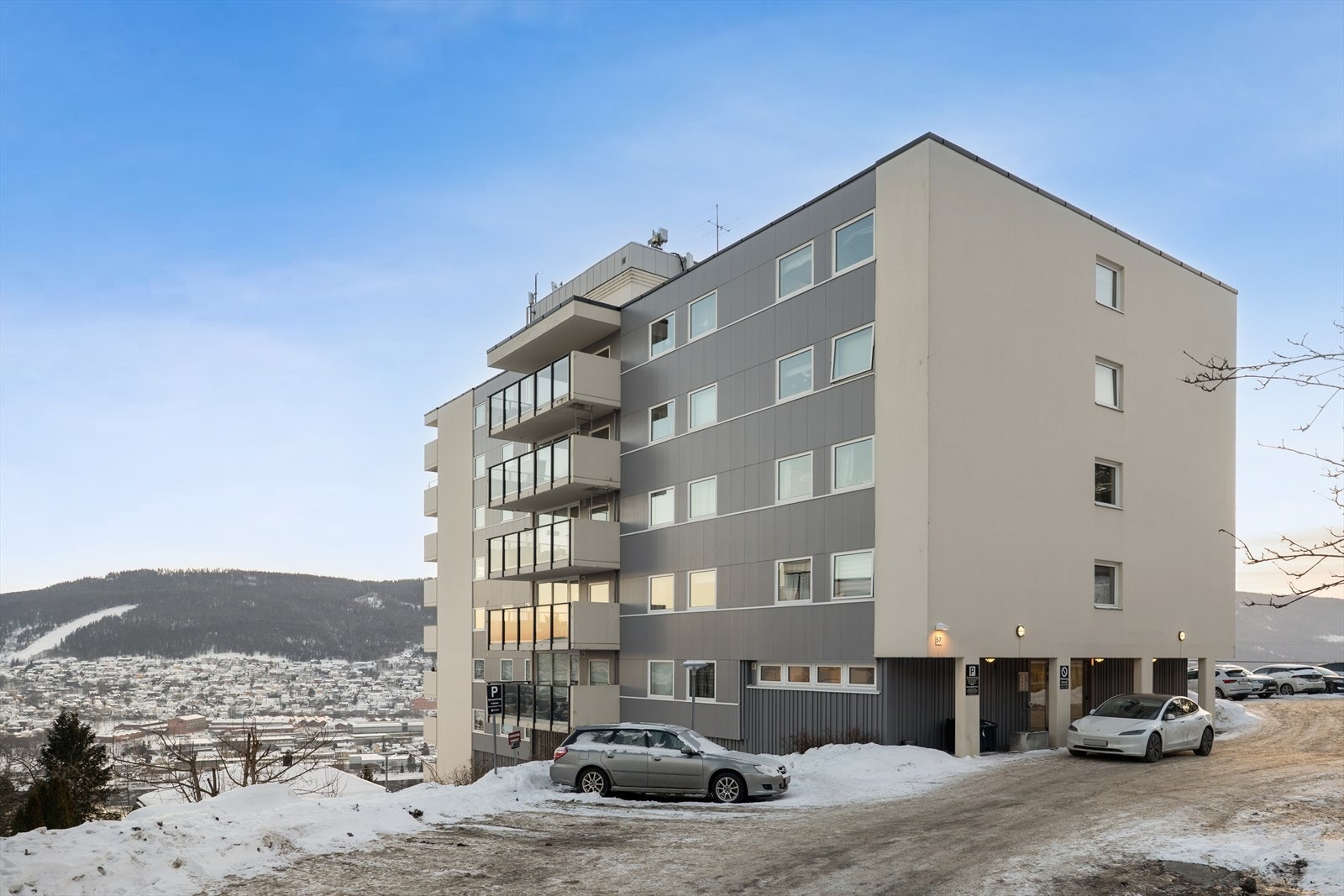 Bygget er jevnlig vedlikeholdt, med fasader og balkonger oppgradert i 2016/17. Galleribilde