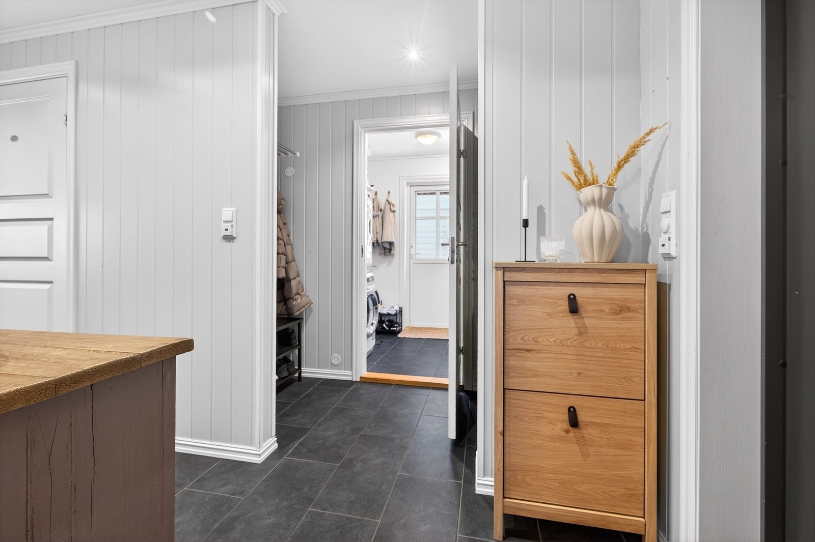 Enkel tilgang til vaskerom fra entréen. Galleribilde