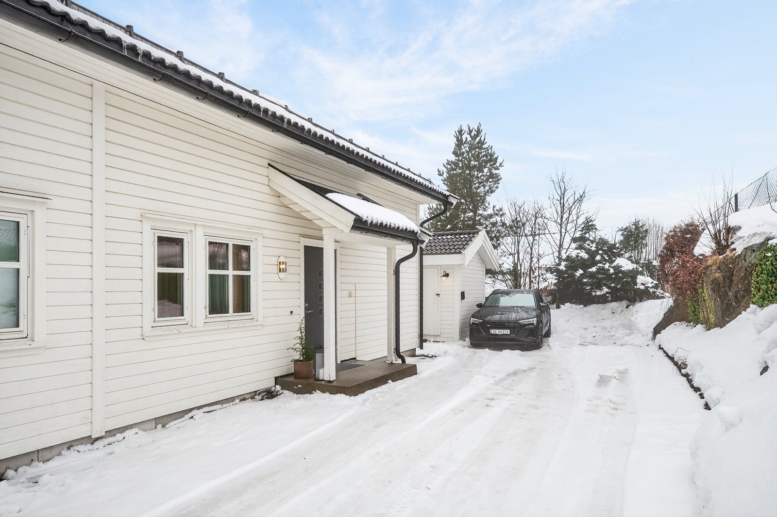 Gode parkeringsmuligheter rett ved inngangsparti Galleribilde