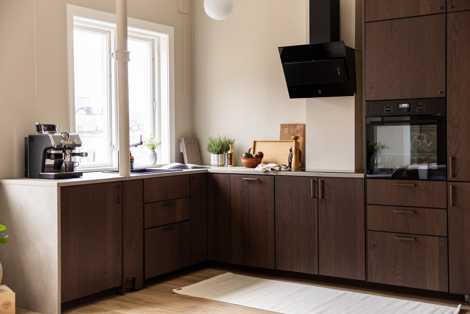 Kjøkkenet har delikate detaljer og gjennomtenkte løsninger Galleribilde