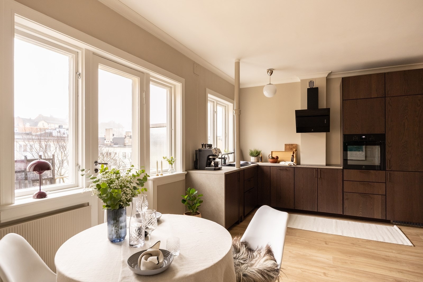 Boligen er betydelig oppgradert i 2025 (med unntak av baderom) og fremstår som innbydende og moderne Galleribilde