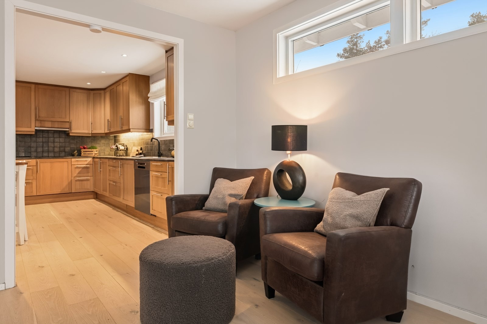 En hyggelig krok med nærhet til kjøkkenet, ideell for en morgenkaffe. Galleribilde