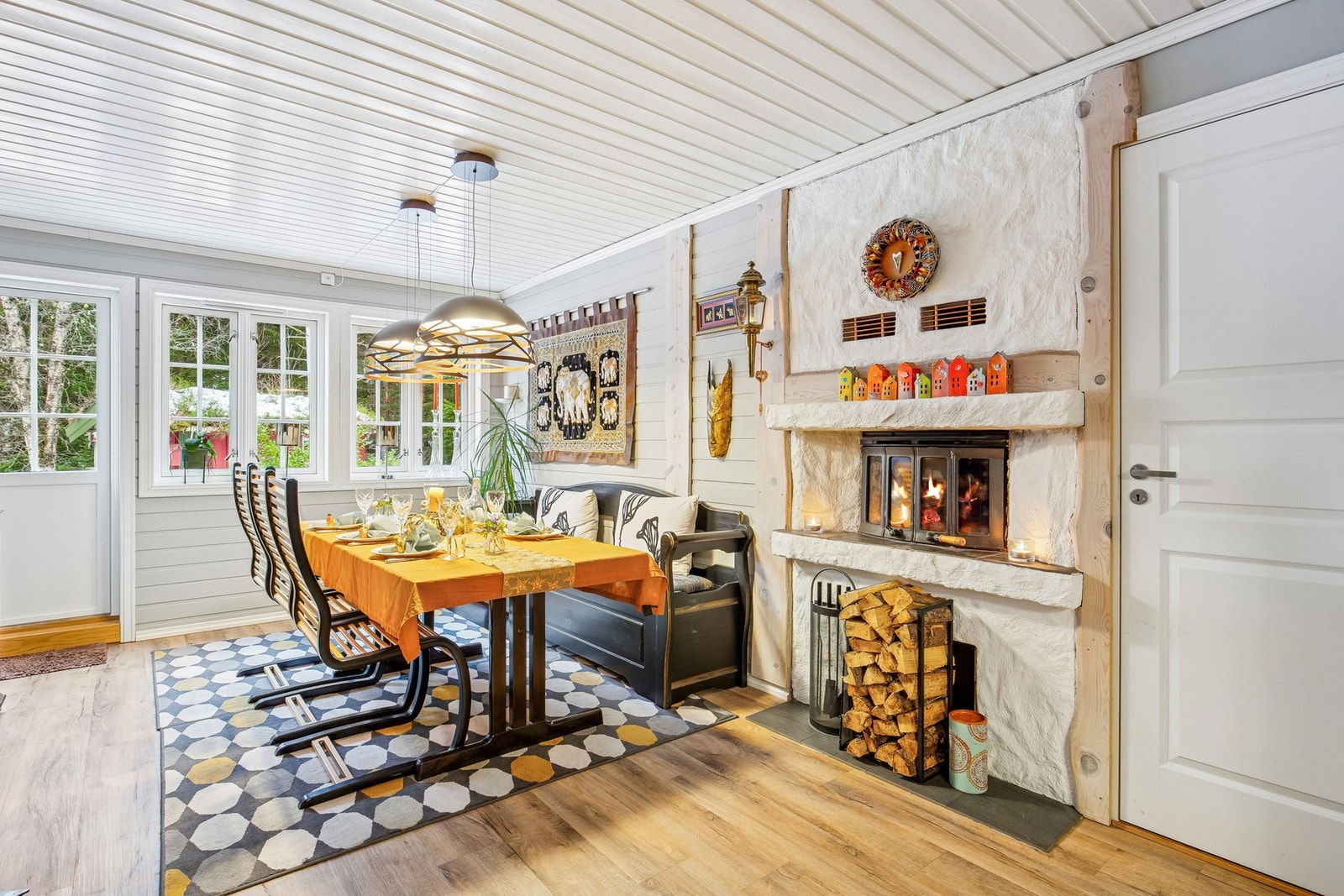 Her er det også vedfyring Galleribilde