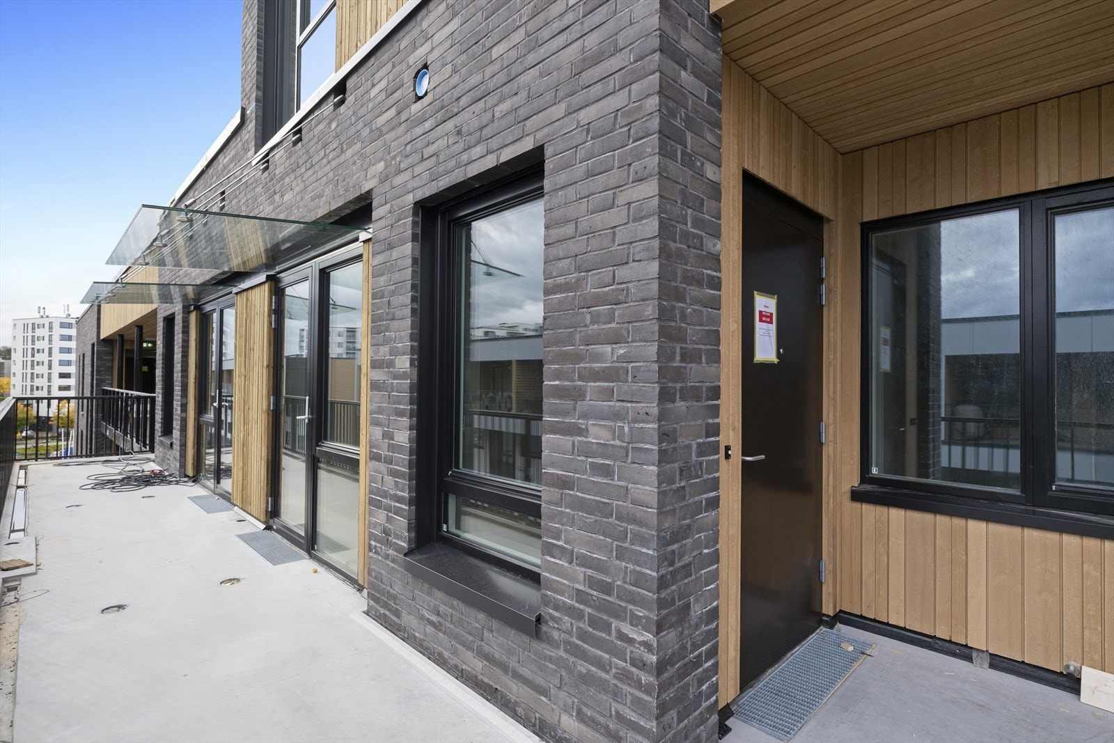 Inngangsparti med uteplass Galleribilde