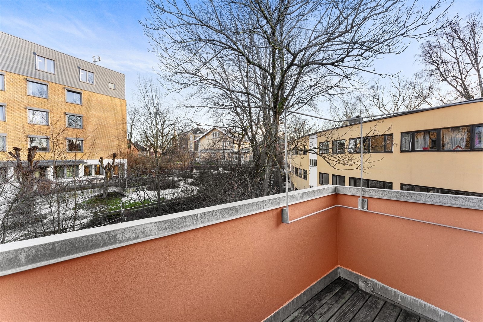 Her har du god plass til en sittegruppe og tilhørende møblement. Galleribilde