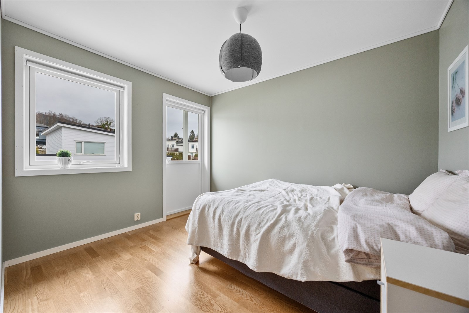 I andre etasje befinner samtlige tre soverom seg. Galleribilde