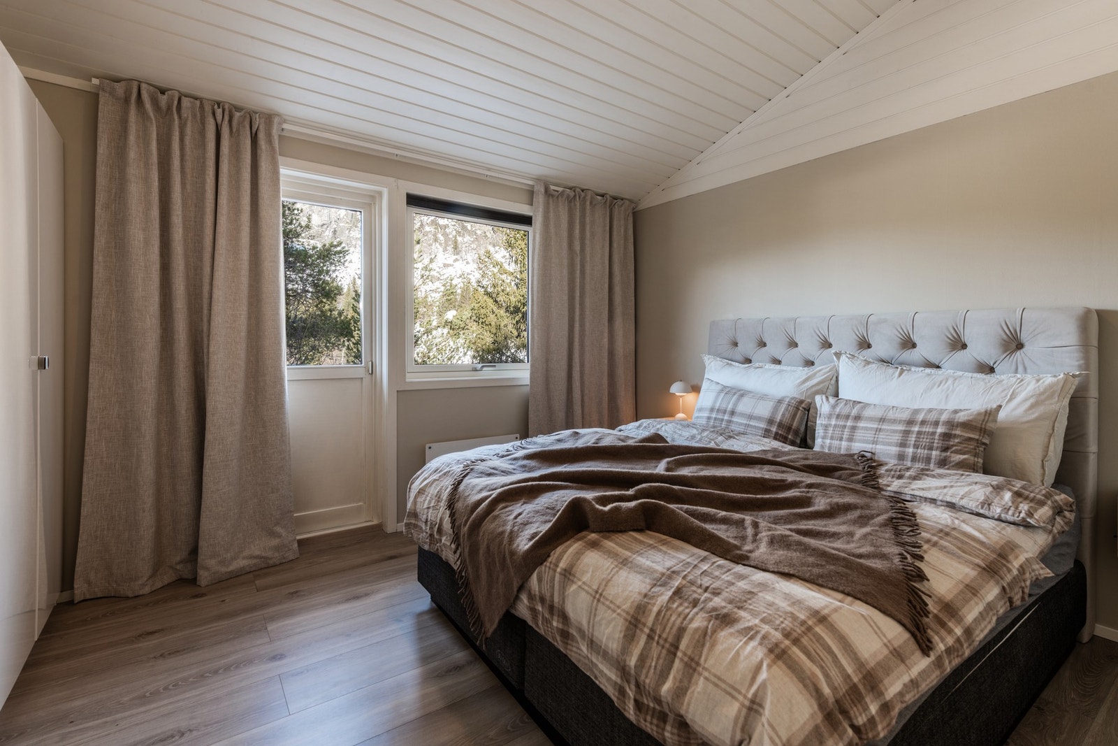 Hovedsoverom med utgang balkong. Galleribilde