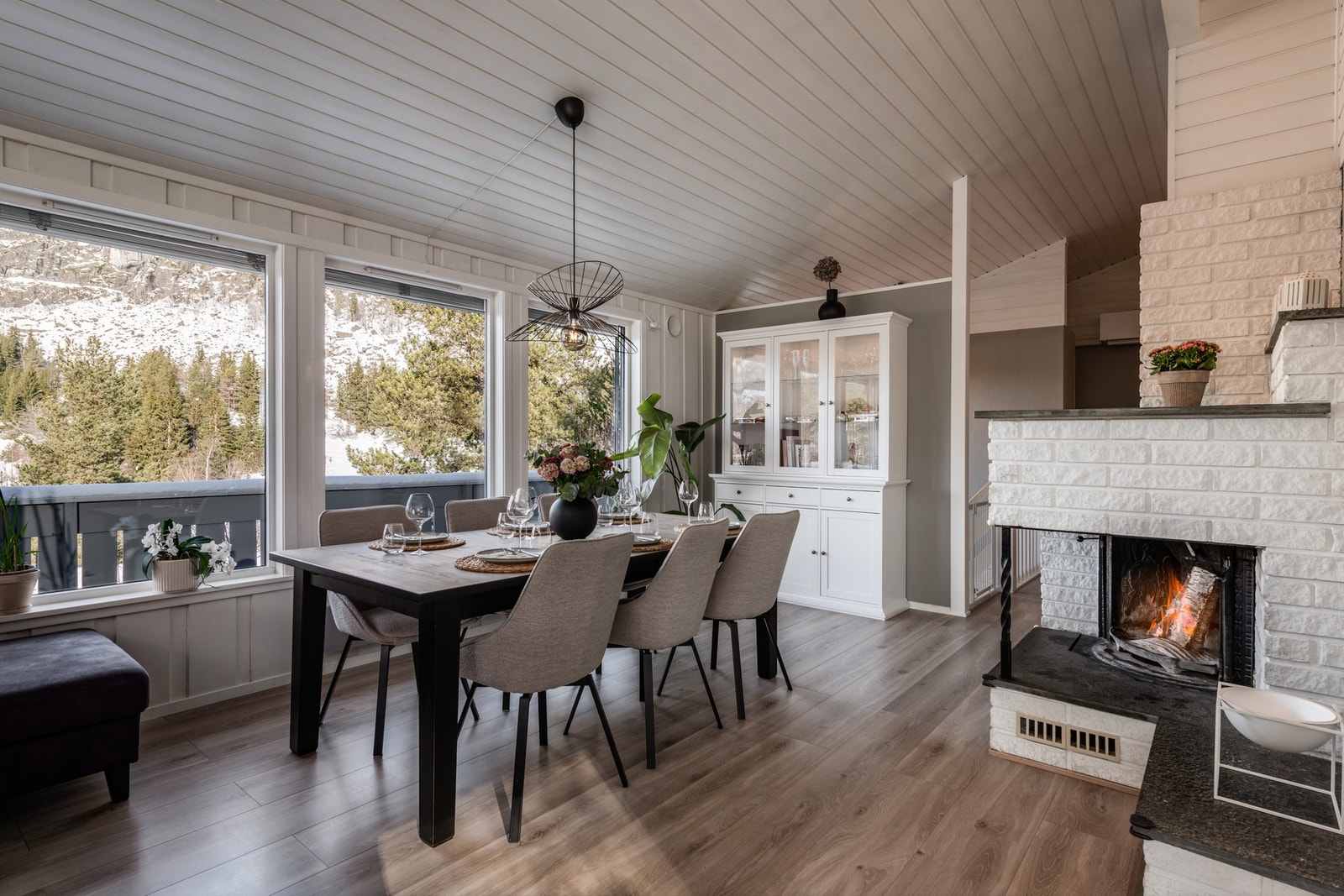 Peis for kos og god ekstravarme sammen med varmepumpa. Galleribilde